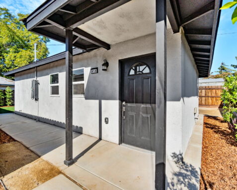 918 W Cambridge Ave. Fresno, CA 2bd/2ba (ADU) – Unfurnished – Primary Suite – Modern Kitchen – Washer & Dryer – Landscaped Backyard – Temporary Housing Considered