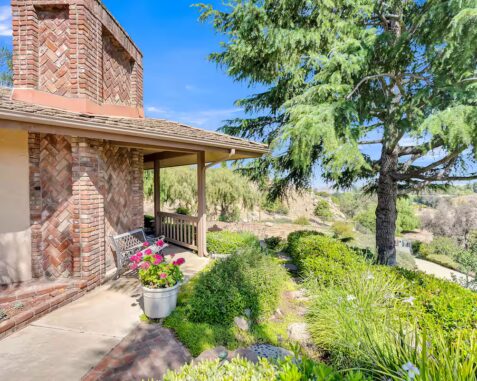 14302 Descanso Dr. Perris, CA 3bd/2ba – Furnished – Single Story Home – Pets OK – Unique Property